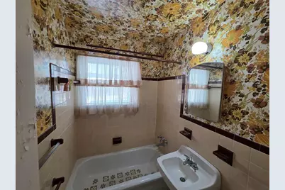 1330 Rhodes Avenue, Sarasota, FL 34239 - Photo 12