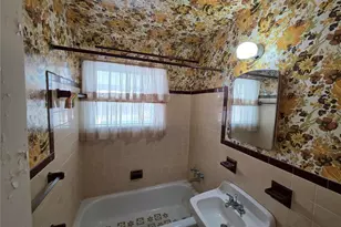 1330 Rhodes Ave, Sarasota, FL 34239 - Photo 12