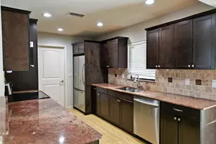 3013 Jennings Dr, Sarasota, FL 34239 - Photo 4