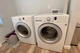 7041 W Country Club Dr N, Sarasota, FL 34243 - Photo 10