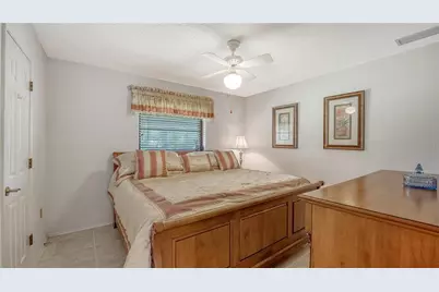 5879 Ravenwood Drive, Sarasota, FL 34243 - Photo 32