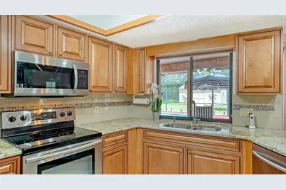 5879 Ravenwood Drive, Sarasota, FL 34243 - Photo 16