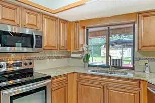 5879 Ravenwood Dr, Sarasota, FL 34243 - Photo 16