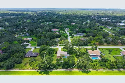 5879 Ravenwood Drive, Sarasota, FL 34243 - Photo 6