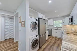 3987 Maceachen Blvd, Sarasota, FL 34233 - Photo 6