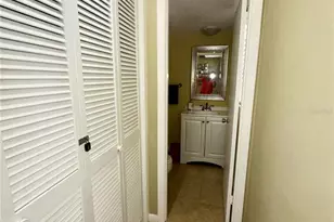 7351 W Country Club Dr N, Sarasota, FL 34243 - Photo 22