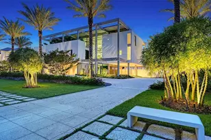 8250 Sanderling Rd, Sarasota, FL 34242 - Photo 10