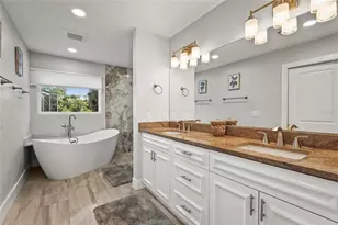 430 Island Cir, Sarasota, FL 34242 - Photo 8