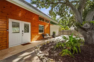 430 Island Cir, Sarasota, FL 34242 - Photo 12