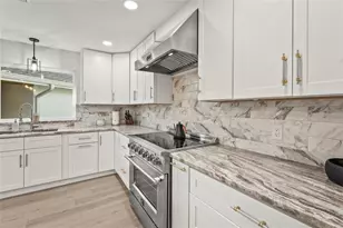 430 Island Cir, Sarasota, FL 34242 - Photo 18