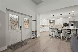 430 Island Cir, Sarasota, FL 34242 - Photo 14