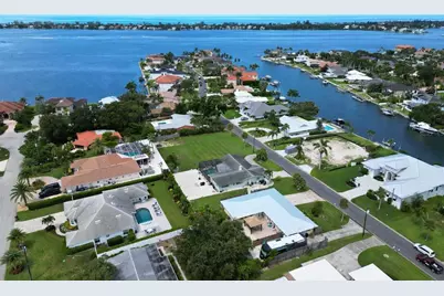 1848 Southpointe Drive, Sarasota, FL 34231 - Photo 4
