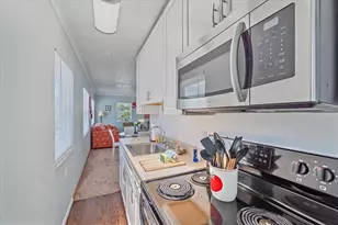 4859 Commonwealth Dr, Sarasota, FL 34242 - Photo 32