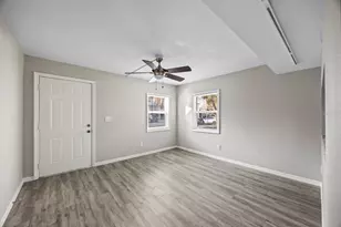 7169 E Bank Dr, Tampa, FL 33617 - Photo 4