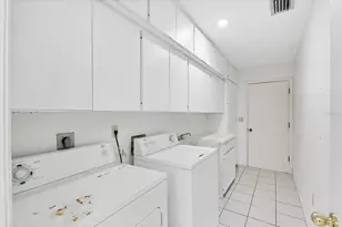 3909 Center Gate Cir, Sarasota, FL 34233 - Photo 36