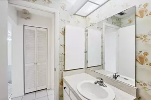 3909 Center Gate Cir, Sarasota, FL 34233 - Photo 32