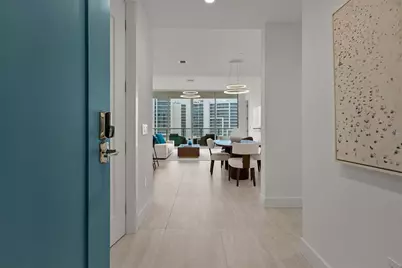 301 Quay Commons #1008, Sarasota, FL 34236 - Photo 4