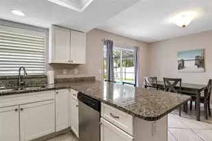 7036 13th St E, Sarasota, FL 34243 - Photo 22