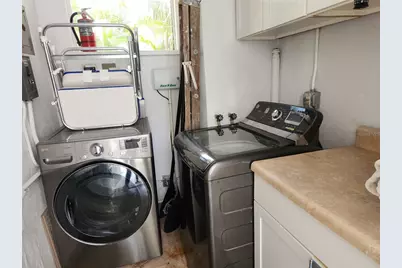 565 Golden Gate Point #1, Sarasota, FL 34236 - Photo 18