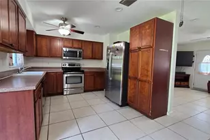 3952 Berkshire Dr, Sarasota, FL 34241 - Photo 6