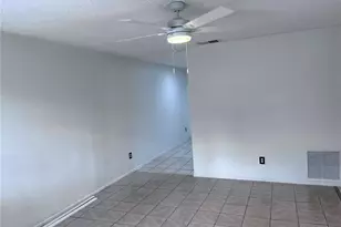 1120 36th St W, Bradenton, FL 34205 - Photo 2