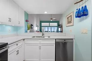 1007 Gulf Dr N, Bradenton Beach, FL 34217 - Photo 8