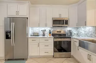 427 Palm Tree Dr, Bradenton, FL 34210 - Photo 6