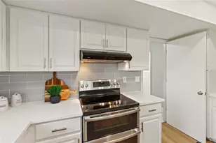 4004 Hidden River Ln, Sarasota, FL 34240 - Photo 12