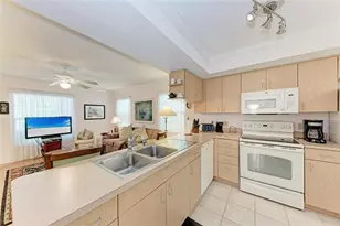 516 Howard Ct, Sarasota, FL 34236 - Photo 14