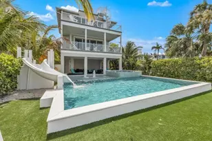 112 11th St S, Bradenton Beach, FL 34217 - Photo 6