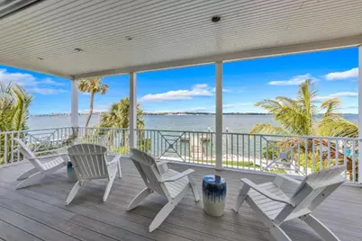 112 11th Street S, Bradenton Beach, FL 34217 - Photo 4