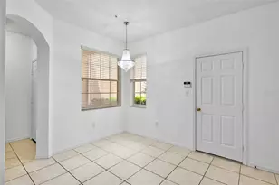 3811 Parkridge Cir, Sarasota, FL 34243 - Photo 6