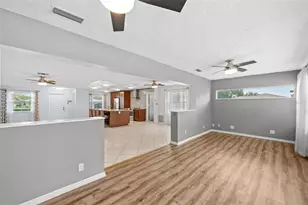 7082 W Country Club Dr N, Sarasota, FL 34243 - Photo 30