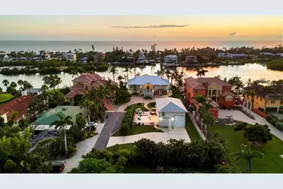 559 Bob Hope Drive, Nokomis, FL 34275 - Photo 2