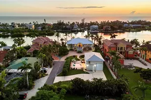 559 Bob Hope Dr, Nokomis, FL 34275 - Photo 2