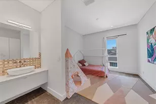 1000 Tocobaga Ln, Sarasota, FL 34236 - Photo 50