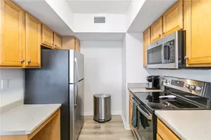 1050 Villagio Cir, Sarasota, FL 34237 - Photo 20