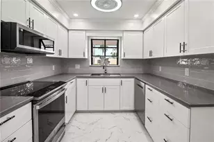 6135 Heritage Ln, Bradenton, FL 34209 - Photo 4