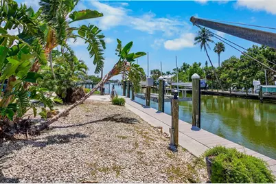 428 Siesta Drive, Sarasota, FL 34242 - Photo 2