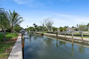 569 Bayview Dr, Longboat Key, FL 34228 - Photo 14