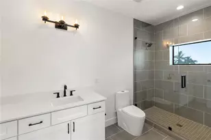 569 Bayview Dr, Longboat Key, FL 34228 - Photo 58