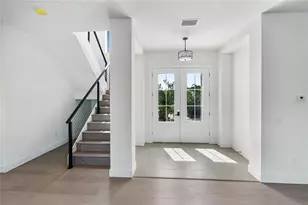 569 Bayview Dr, Longboat Key, FL 34228 - Photo 40