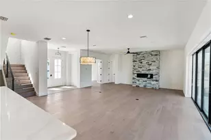 569 Bayview Dr, Longboat Key, FL 34228 - Photo 32