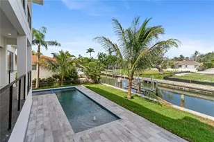 569 Bayview Dr, Longboat Key, FL 34228 - Photo 10