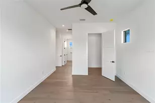 569 Bayview Dr, Longboat Key, FL 34228 - Photo 22