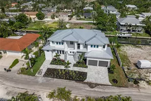 569 Bayview Dr, Longboat Key, FL 34228 - Photo 82