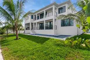569 Bayview Dr, Longboat Key, FL 34228 - Photo 16