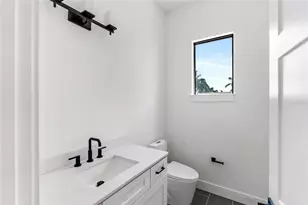 569 Bayview Dr, Longboat Key, FL 34228 - Photo 28