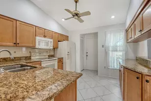 6675 Easton Dr, Sarasota, FL 34238 - Photo 14