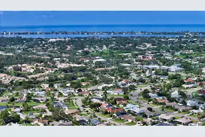 6675 Easton Drive, Sarasota, FL 34238 - Photo 4